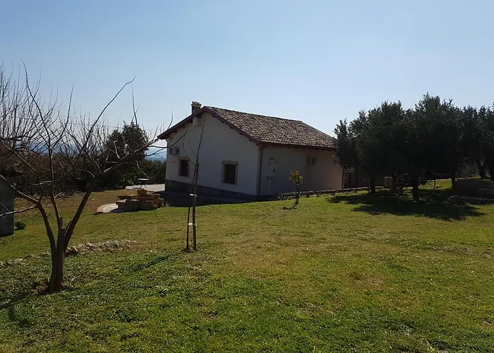 Borgo Santa Lucia Alloggio per agriturismo *